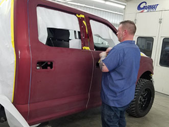 technician-working-on-glass-on-truck